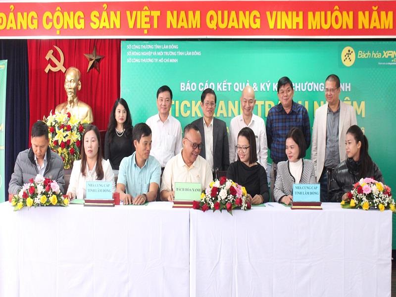 Các nhà cung cấp nông sản Lâm Đồng ký kết với Bách hóa Xanh cam kết cung cấp những sản phẩm an toàn, chất lượng