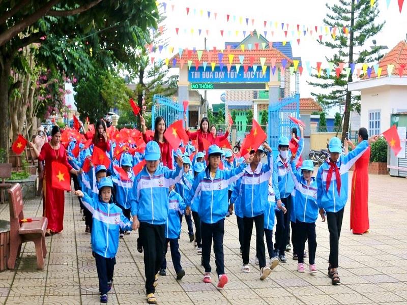 Học sinh trường vùng sâu, vùng xa, vùng DTTS huyện Lạc Dương đón chào năm học mới
