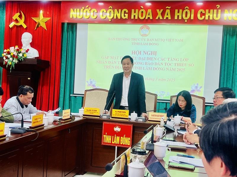 Chủ tịch UBMTTQ tỉnh Phạm Triều phát biểu khai mạc