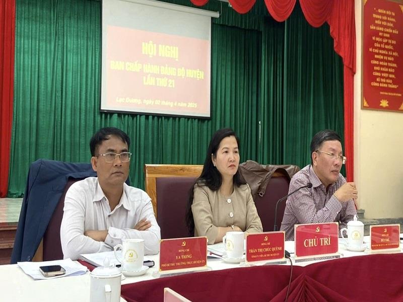 Các đồng chí chủ trì Hội nghị