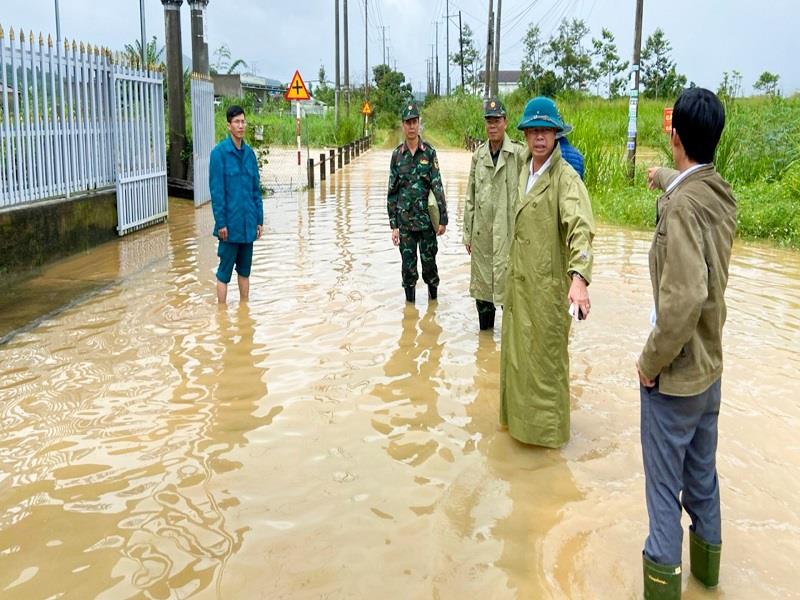 LLVT tỉnh vận dụng phương châm bốn tại chỗ nhằm giảm thiểu thiệt hại về người và tài sản. Ảnh: Khánh Phúc