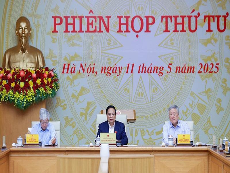 Thủ tướng Phạm Minh Chính, Phó Thủ tướng Thường trực Nguyễn Hòa Bình, Chủ tịch Ủy ban Trung ương Mặt trận Tổ quốc Việt Nam Đỗ Văn Chiến chủ trì Phiên họp thứ tư