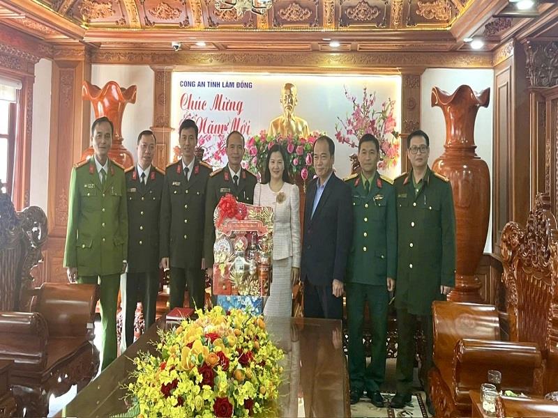 Bí thư Huyện ủy Lạc Dương Trần Thị Chúc Quỳnh thăm, chúc Tết Công an tỉnh