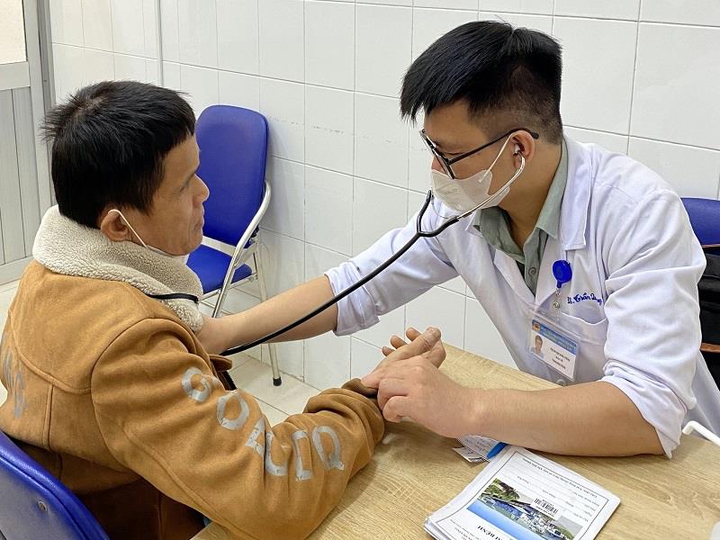 Khám sàng lọc bệnh tim miễn phí cho người dân tại BVĐK Lâm Đồng. Ảnh: Diệu Hiền