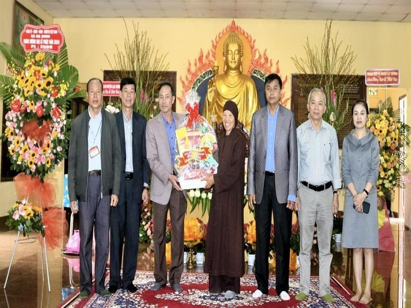 Thăm, chúc mừng các cơ sở Phật giáo trên địa bàn huyện