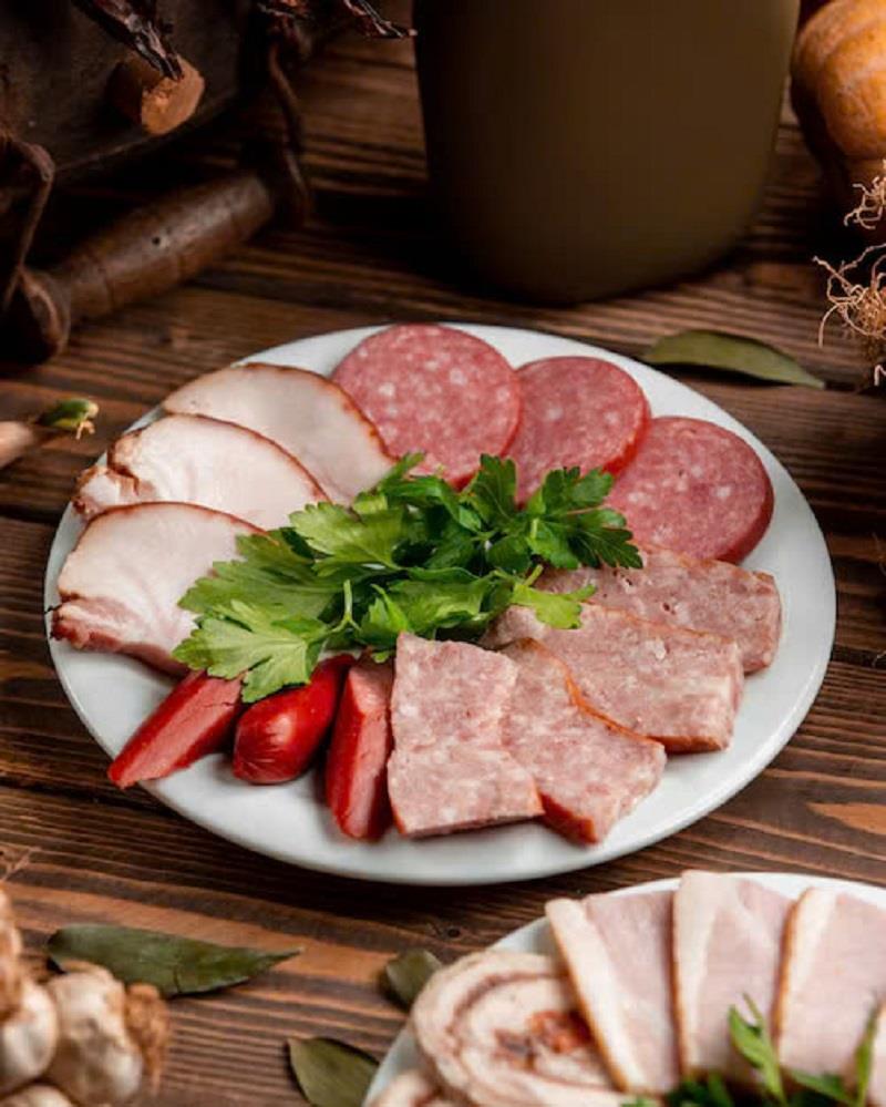 Thực phẩm siêu chế biến và thịt chế biến đã thu hút sự chú ý nhiều nhất trong số các loại thực phẩm gây ung thư. Ảnh: Pexels