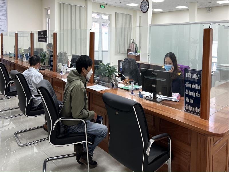 Người dân liên hệ công việc tại Cục Thuế tỉnh Lâm Đồng