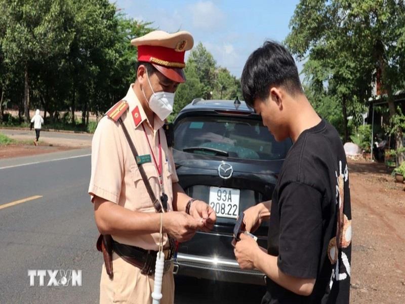 rạm cảnh sát giao thông Đồng Phú, Phòng cảnh sát Giao thông, công an tỉnh Bình Phước thực hiện nhiệm vụ xử lý vi phạm giao thông trên quốc lộ 14