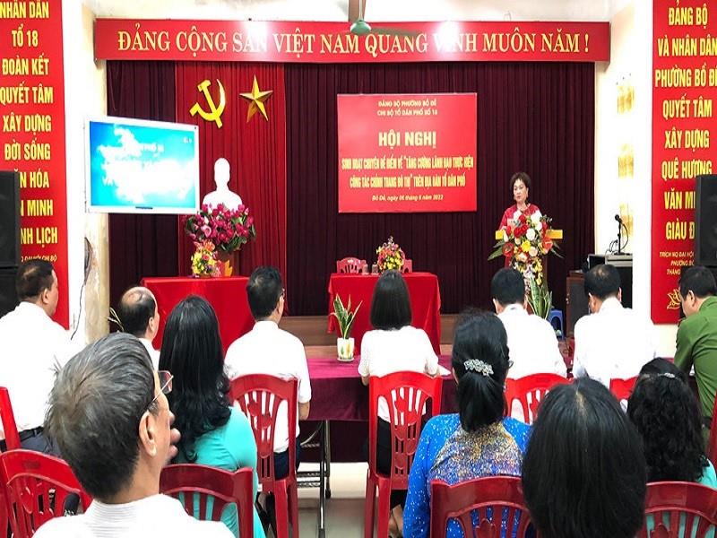 Buổi sinh hoạt chuyên đề về trật tự đô thị tại Chi bộ 18, phường Bồ Đề (quận Long Biên, Hà Nội)