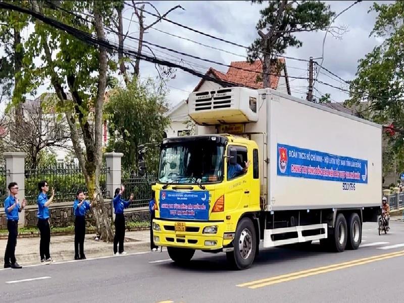 Những chuyến xe mang theo tình cảm của tuổi trẻ và người dân Lâm Đồng trên hành trình đến với đồng bào vùng lũ phía bắc