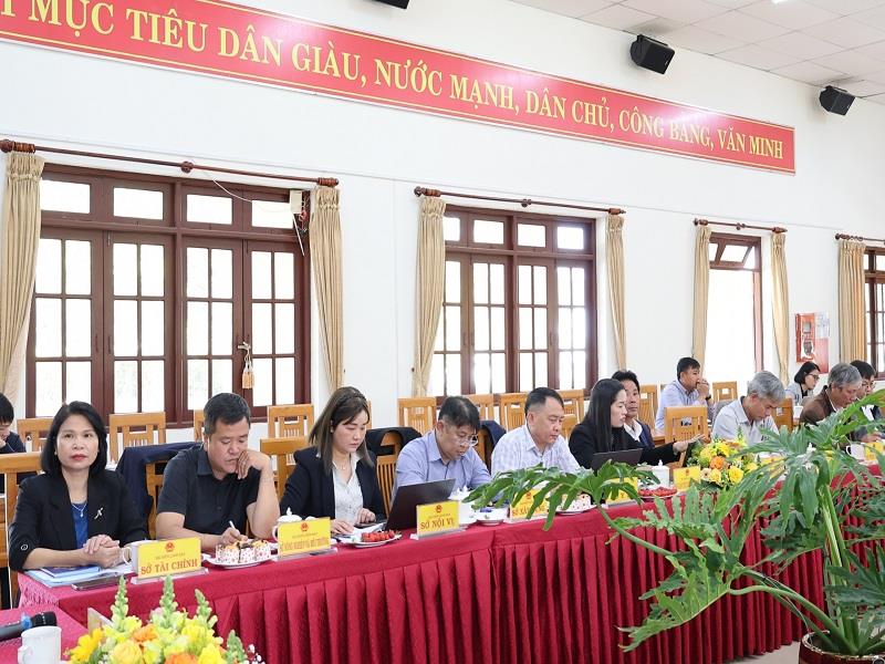 Đại diện lãnh đạo các sở, ngành tham dự buổi làm việc