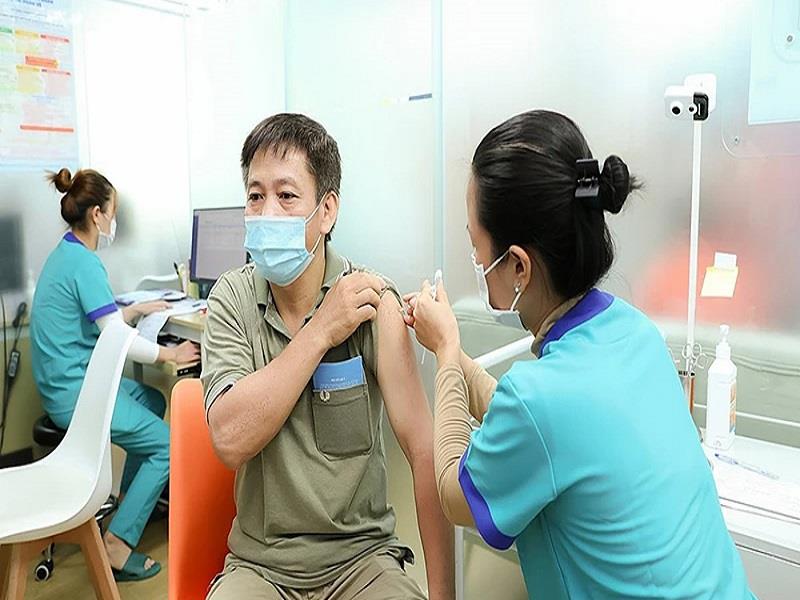 Các bác sĩ khuyến cáo tiêm vắc-xin là biện pháp phòng bệnh cúm hiệu quả nhất