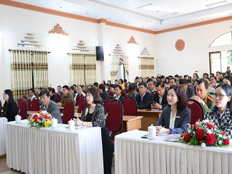 Các đại biểu tham dự lễ khai giảng