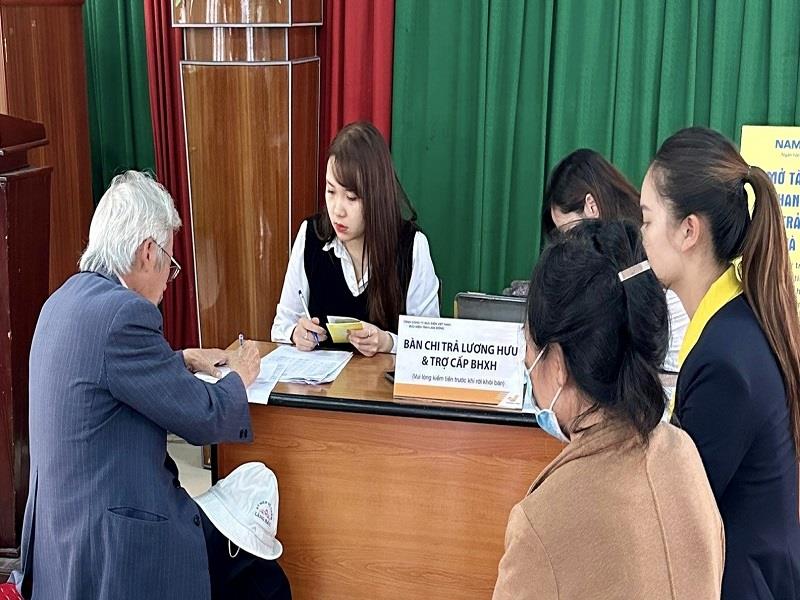 Chi trả lương hưu và trợ cấp BHXH tại Lâm Đồng