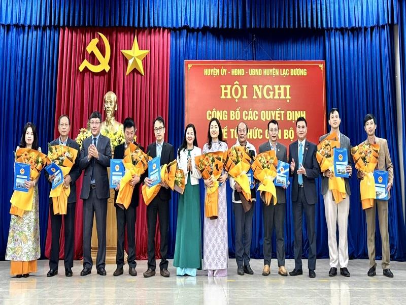 Trao quyết định bổ nhiệm các Phó Trưởng phòng của 4 phòng mới thành lập