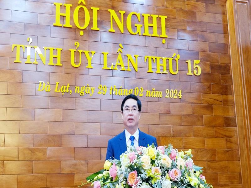 Đồng chí Trần Đình Văn - Phó Bí thư Thường trực Tỉnh uỷ, Trưởng Đoàn Đại biểu Quốc hội tỉnh Lâm Đồng chủ trì hội nghị