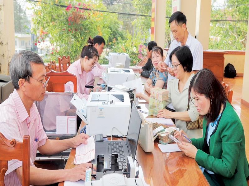 Các tổ chức và cá nhân trên địa bàn TP Bảo Lộc tham gia gửi tiết kiệm chung tay vì người nghèo. Ảnh: Khánh Phúc