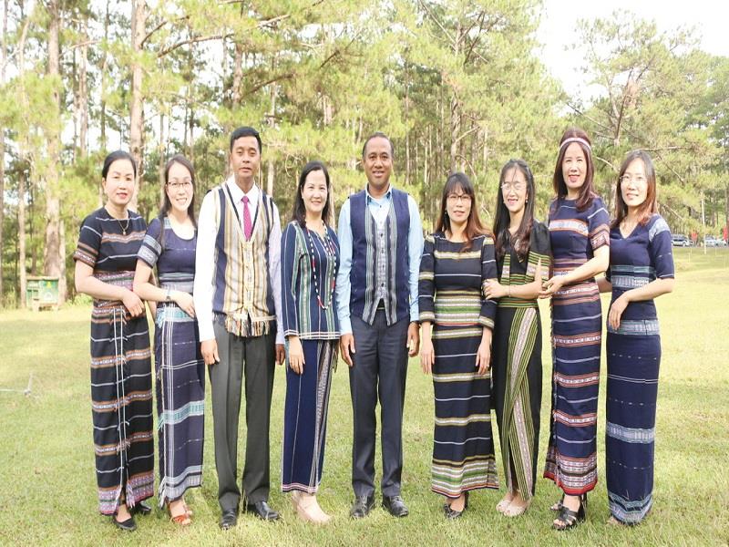 Thường trực Huyện ủy Lạc Dương phát động phong trào mặc trang phục truyền thống dân tộc trong cán bộ, công chức, viên chức vào các dịp lễ hội của địa phương