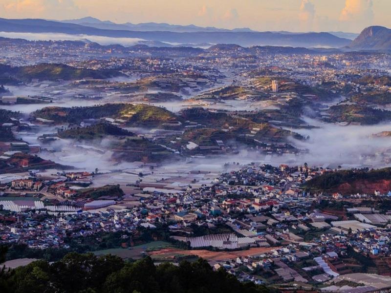Toàn cảnh TP Đà Lạt và trung tâm huyện Lạc Dương