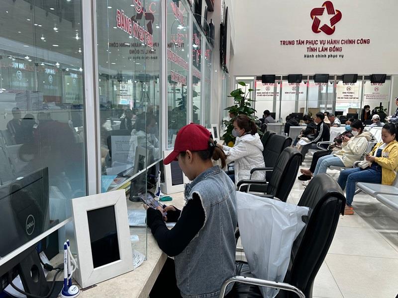 Kể từ ngày 15/6, công dân đăng ký, đăng nhập tài khoản trên Cổng Dịch vụ công quốc gia và Hệ thống thông tin giải quyết thủ tục hành chính tỉnh Lâm Đồng bằng phương thức duy nhất là tài khoản VNeID