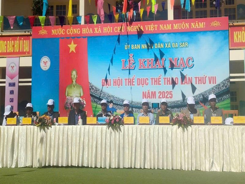 Đại biểu tham dự Lễ khai mạc Đại hội TDTT xã Đạ Sar