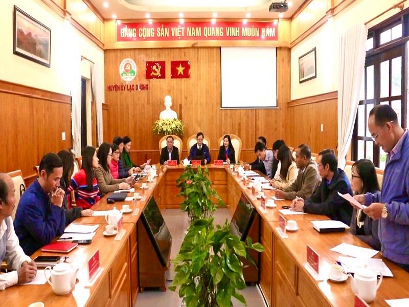Huyện Lạc Dương luôn chú trọng xây dựng đội ngũ cán bộ, công chức, viên chức cơ bản đảm bảo về số lượng và chất lượng. Trong ảnh: Đoàn công tác Học viện Chính trị quốc gia Hồ Chí Minh làm việc với Huyện ủy Lạc Dương về công tác cán bộ nữ vào tháng 12/2024