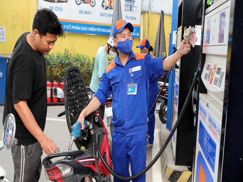 Mua bán xăng, dầu tại một điểm kinh doanh xăng dầu trên địa bàn Hà Nội