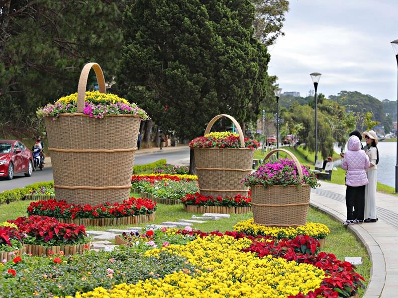 Công tác chuẩn bị cho ngày khai mạc Festival hoa Đà Lạt lần thứ X đã cơ bản hoàn tất