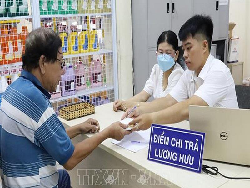 Chi trả lương hưu cho người hưởng bằng tiền mặt
