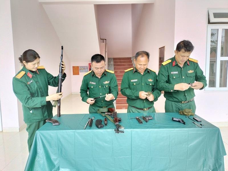 Giờ “ kỹ thuật” của Cán bộ, chiến sỹ Ban CHQS huyện
