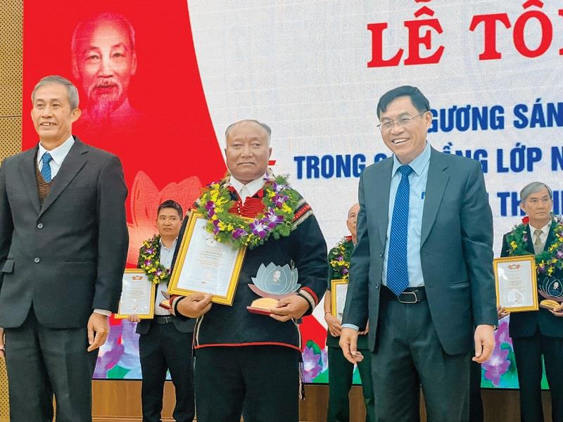 Tôn vinh gương sáng đời thường trong các tầng lớp Nhân dân