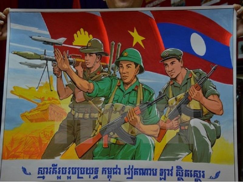 Một trong những tác phẩm được đại diện Bộ Quốc phòng Campuchia trao giải trong Cuộc thi Văn học, nghệ thuật tiêu biểu do các tác giả chuyên và không chuyên thuộc các đơn vị trong Quân đội Hoàng gia Campuchia sáng tác về quan hệ hữu nghị Việt Nam - Campuchia và quan hệ hữu nghị Việt Nam - Lào - Campuchia