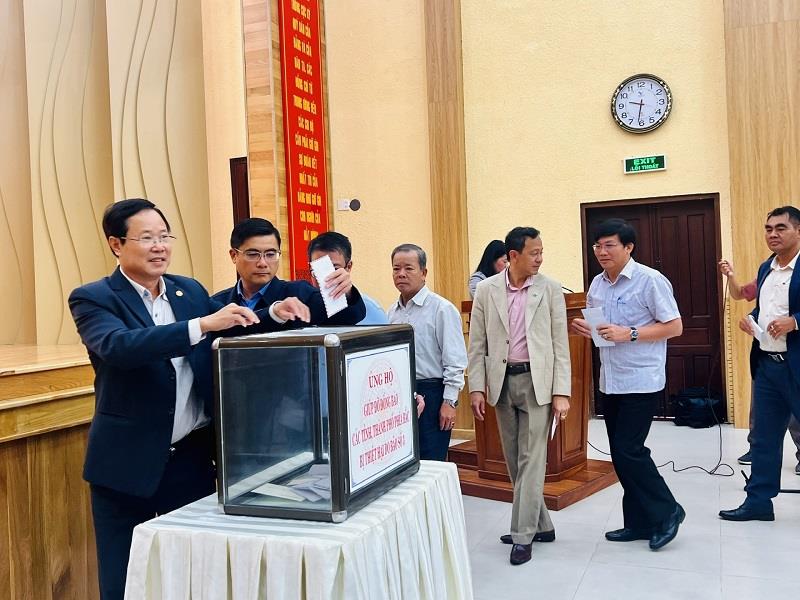 Các đại biểu dự lễ phát động trực tiếp ủng hộ
