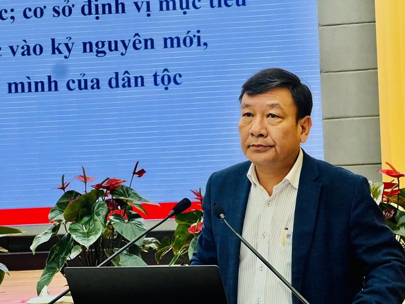 Đồng chí Bùi Thắng - Trưởng Ban Tuyên giáo Tỉnh uỷ quán triệt nội dung trọng tâm trong bài giảng chuyên đề của Tổng Bí thư Tô Lâm về kỷ nguyên mới, kỷ nguyên vươn mình của dân tộc