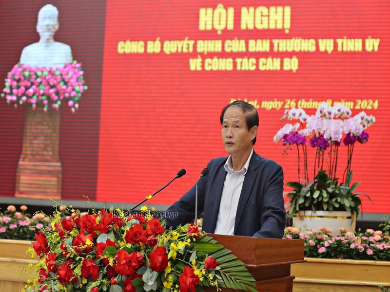 Đồng chí Nguyễn Trọng Ánh Đông - Trưởng Ban Tổ chức Tỉnh uỷ công bố các quyết định bổ nhiệm, luân chuyển cán bộ của Ban Thường vụ Tỉnh uỷ