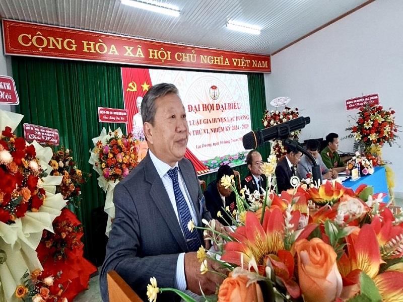 Luật gia Trần Hữu Thọ - Phó Chủ tịch Hội Luật gia tỉnh Lâm Đồng phát biểu chỉ đạo Đại hội