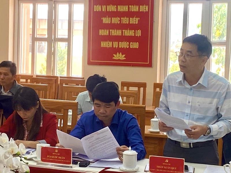 Trưởng Ban Tổ chức Huyện ủy Thân Xuân Quý thông qua Tờ trình Dự thảo Phương án Sắp xếp các đơn vị hành chính cấp xã huyện Lạc Dương