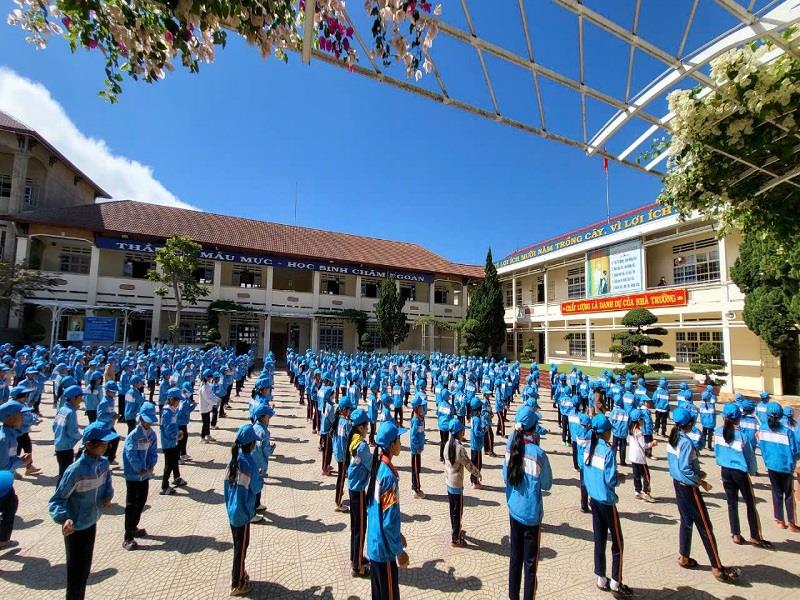 Trường tiểu học Đưng K’Nớ có 99,69% học sinh đã ra lớp học