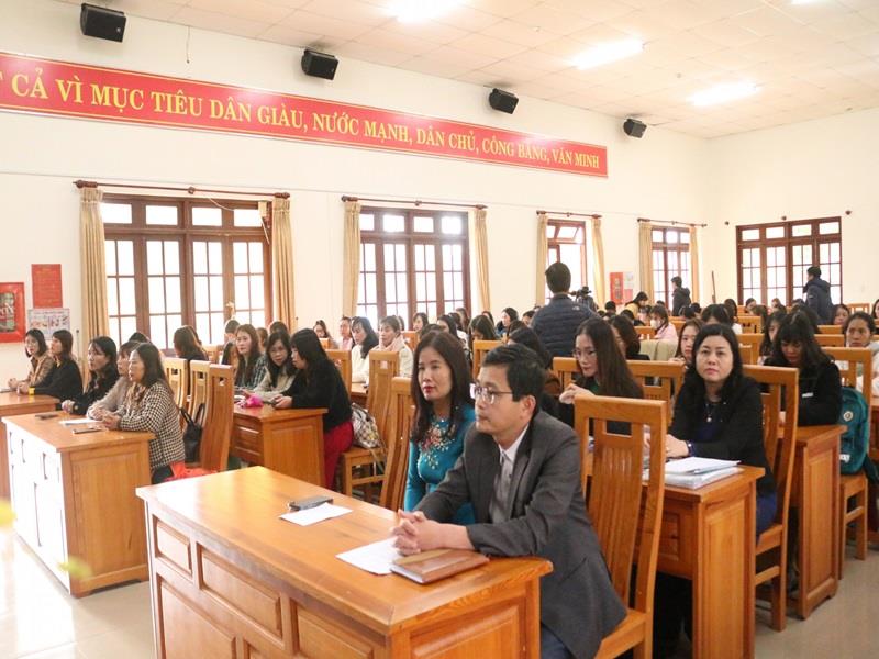 Lãnh đạo Phòng GDĐT huyện Lạc Dương và lãnh đạo các trường cùng các giáo viên dự thi tại buổi tổng kết