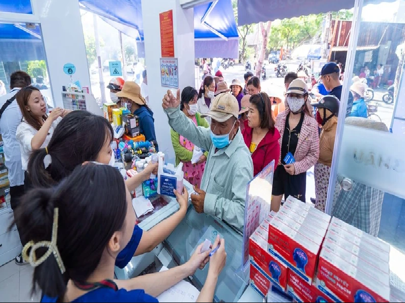 Người dân đi mua Tamiflu.