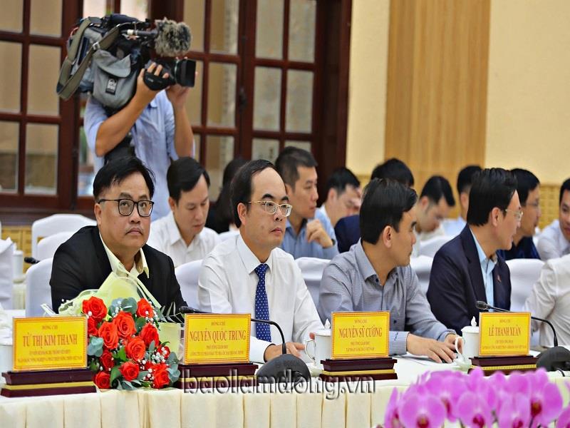 Các đồng chí lãnh đạo tham dự ủng hộ Chương trình Xoá nhà tạm, nhà dột nát