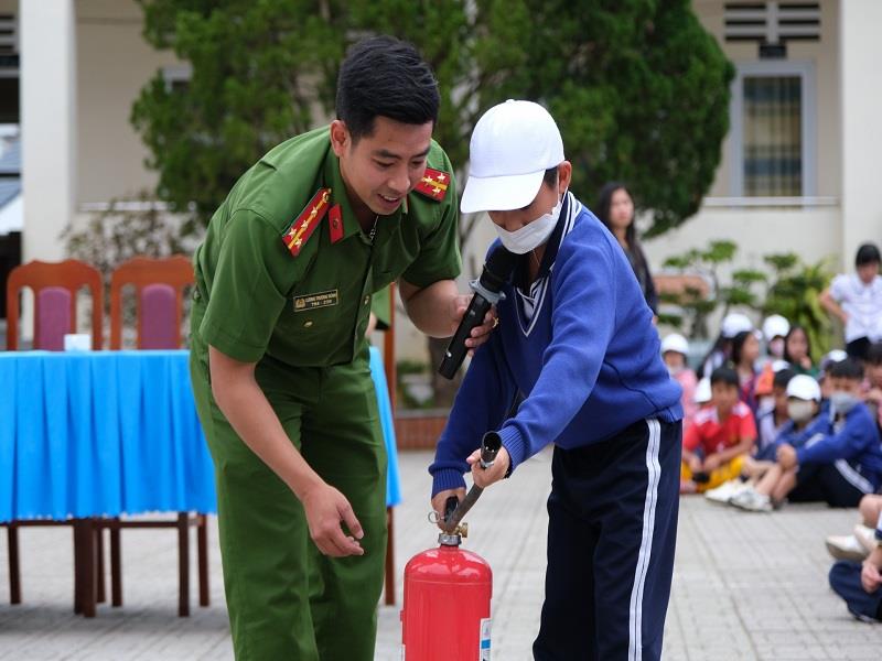 Tuyên truyền, thực hành kỹ năng PCCC-CNCH giúp Nhân dân tăng cường kiến thức cơ bản khi có cháy nổ