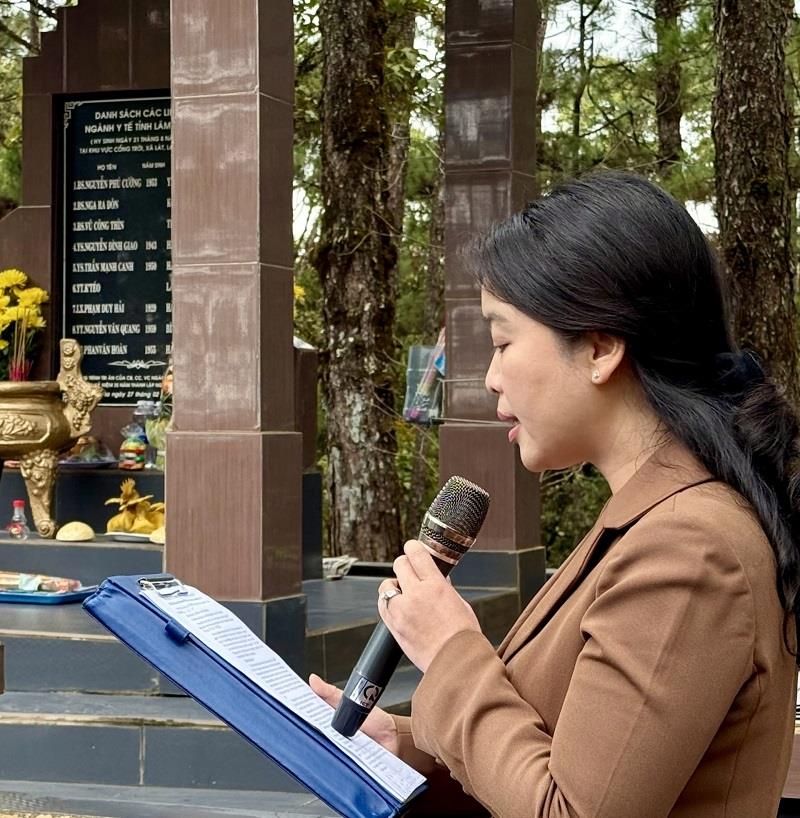 Lãnh đạo Sở Y tế Lâm Đồng phát biểu tri ân các liệt sĩ của ngành