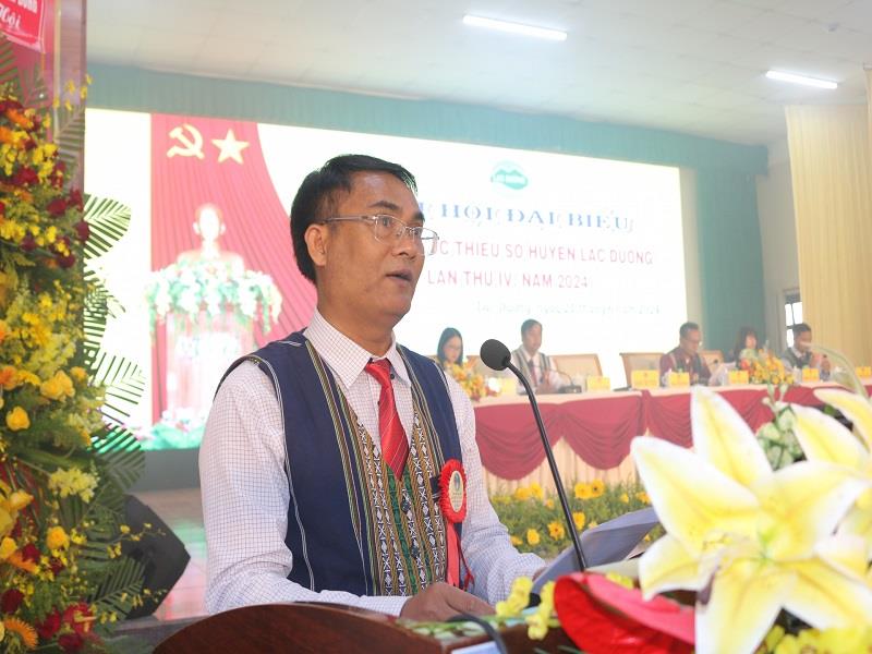 Đồng chí Ya Ti Ong - Phó Bí thư Huyện ủy Lạc Dương phát biểu khai mạc Đại hội