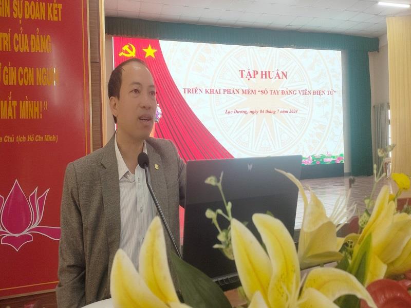Đồng chí Sử Thanh Hoài - Bí thư Huyện ủy, Chủ tịch HĐND huyện phát biểu tại Hội nghị