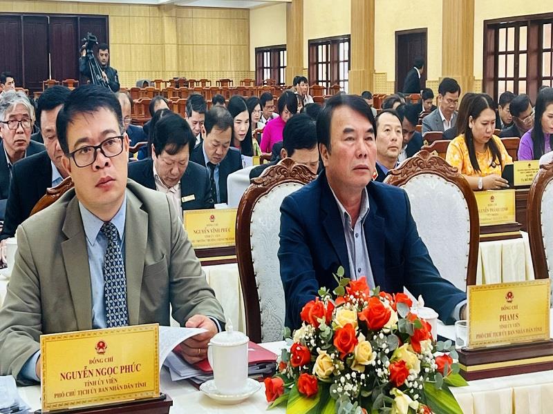 Các Phó Chủ tịch UBND tỉnh Phạm S, Nguyễn Ngọc Phúc dự kỳ họp