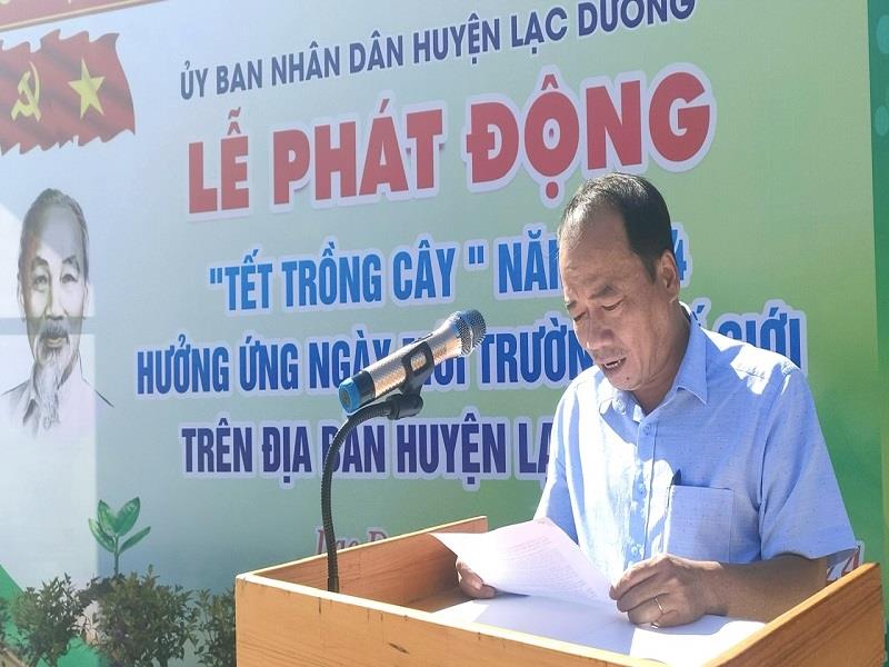 Phó Chủ tịch UBND huyện Lê Chí Quang Minh phát biểu phát động Tết trồng cây năm 2024 và hưởng ứng ngày Môi trường thế giới