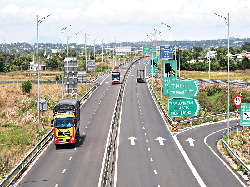 Dự kiến sau khi sáp nhập, tỉnh Lâm Đồng có 180 km cao tốc, và dự kiến hoàn thành gần 200 km cao tốc thuộc nhiều dự án trong những năm tới. Trong ảnh: Cao tốc Vĩnh Hảo - Phan Thiết, tỉnh Bình Thuận