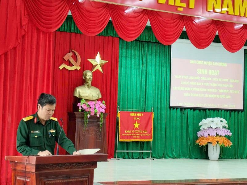 Thượng tá Phạm Công Khánh - Chính trị viên Ban CHQS  huyện phát biểu khai mạc