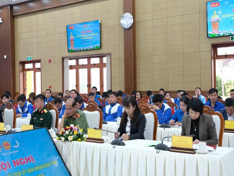 Đồng chí Phạm Thị Phúc - Phó Bí thư Thường trực Tỉnh ủy, Chủ tịch HĐND tỉnh cùng lãnh đạo các ban, ngành tham dự Hội nghị